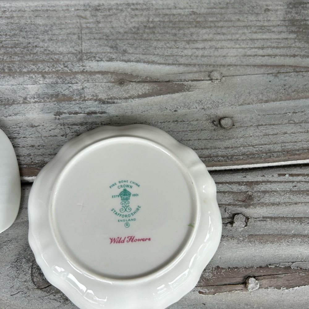 Floral Shell-Shaped Porcelain and Bone China French and English Plate Set - Picture 7 of 9